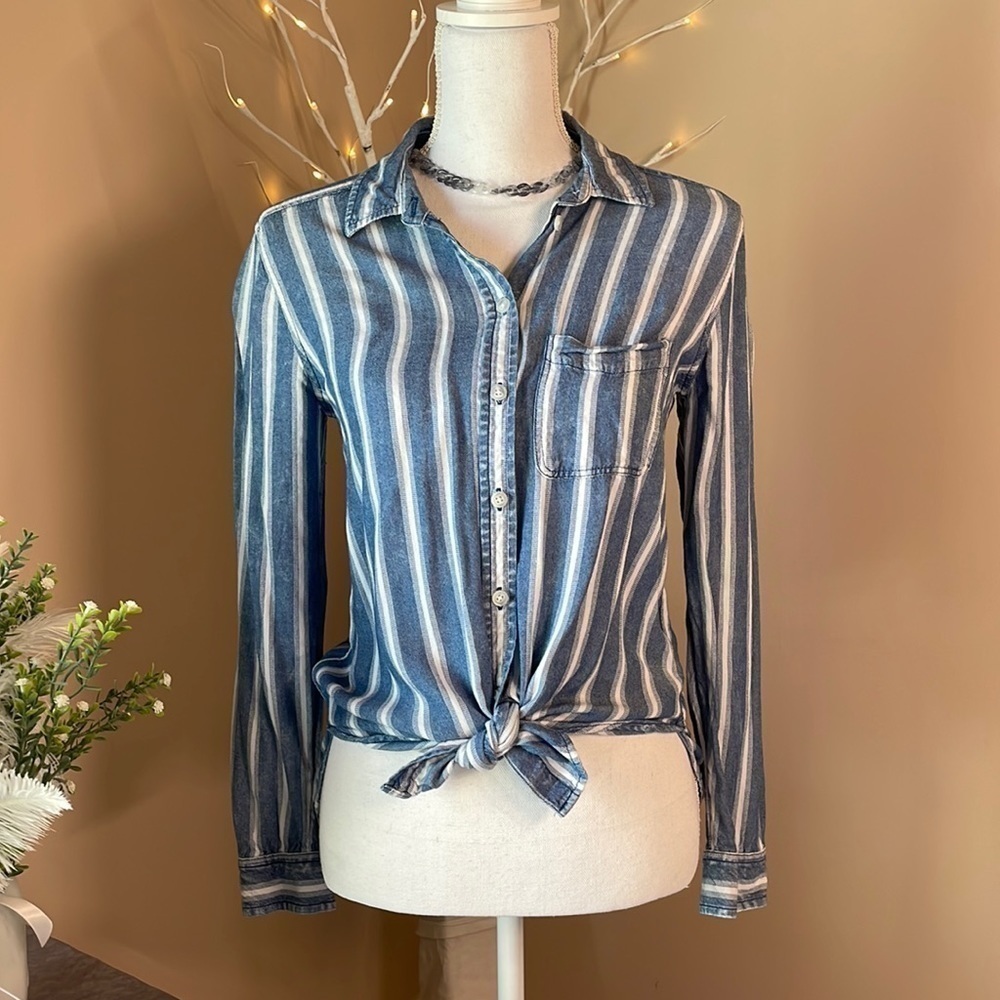 American Eagle, Button up, boyfriend fit striped shirt, size small.